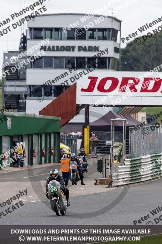 Vintage motorcycle club;eventdigitalimages;mallory park;mallory park trackday photographs;no limits trackdays;peter wileman photography;trackday digital images;trackday photos;vmcc festival 1000 bikes photographs